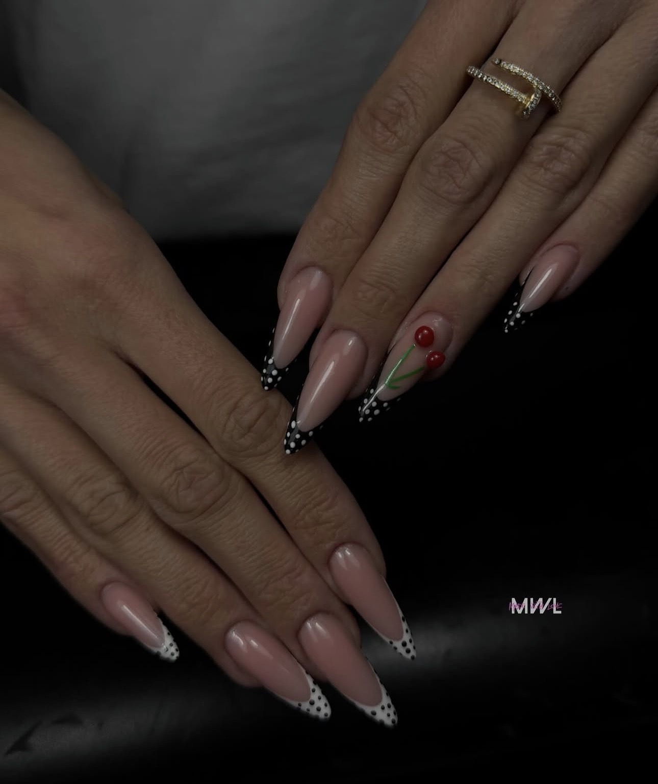 Pose gel transparente avec décoration nail art subtile